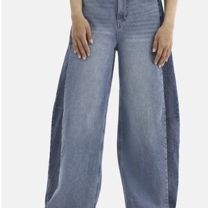 Scoop Women's Two-Tone Barrel Jeans NWT